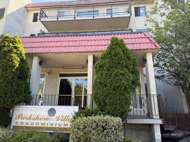 9030 Seward Park Avenue S, Seattle, WA 98118