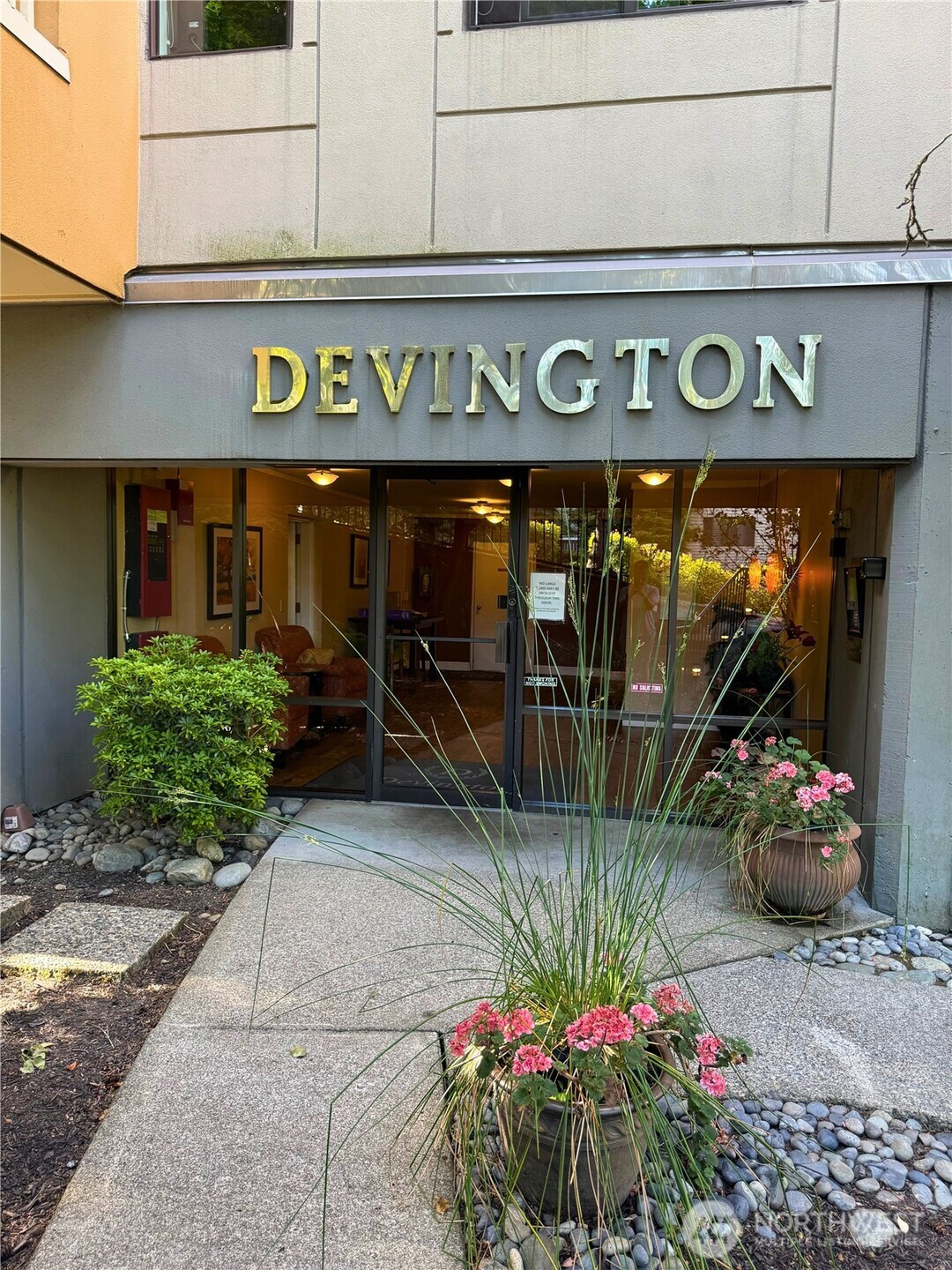 7600 SE 29th St, Mercer Island, WA 98040