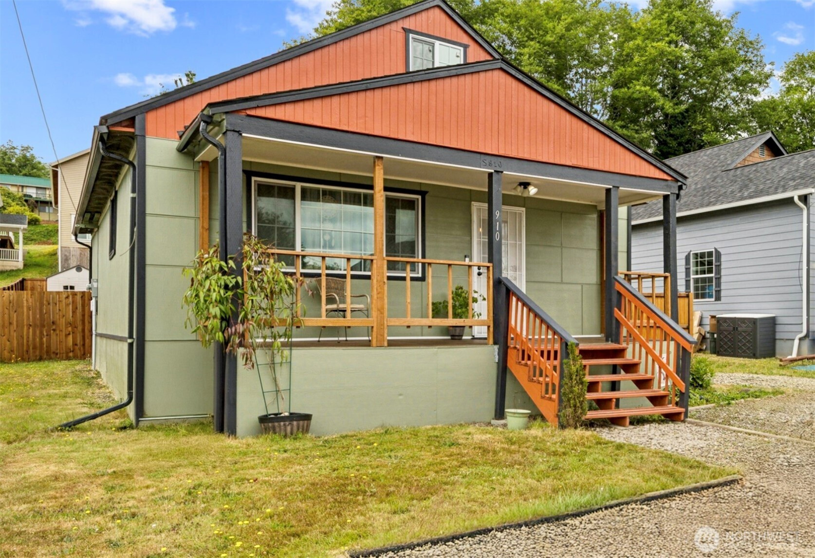 910 Ballentine St, Raymond, WA 98577