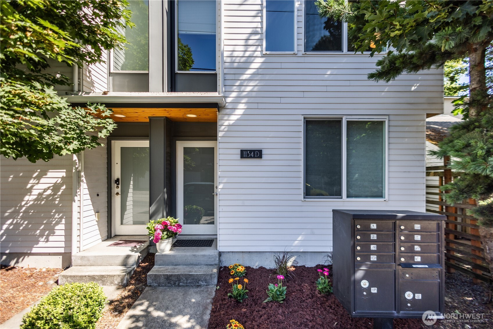 1134 N 90 Street, Seattle, WA 98103