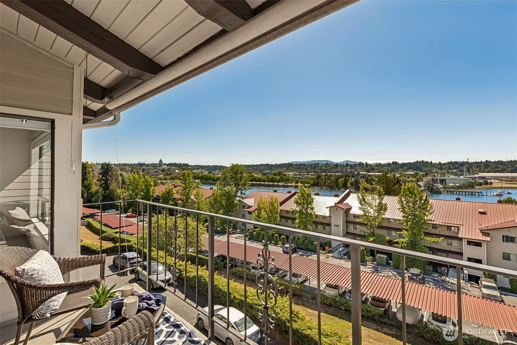 908 East Bay Drive NE, Olympia, WA 98506