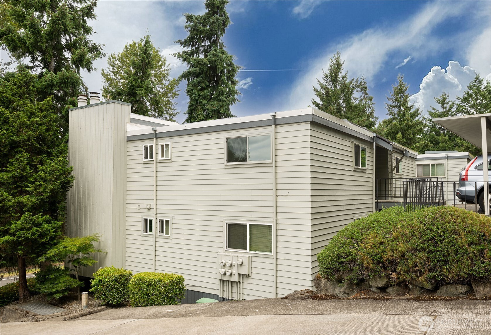 3848 Lake Washington Boulevard SE, Bellevue, WA 98006