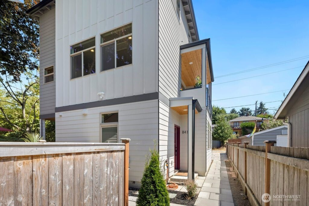 8410 17th Avenue SW, Seattle, WA 98106