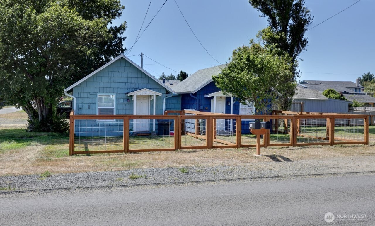 405 Washington Avenue N, Long Beach, WA 98631