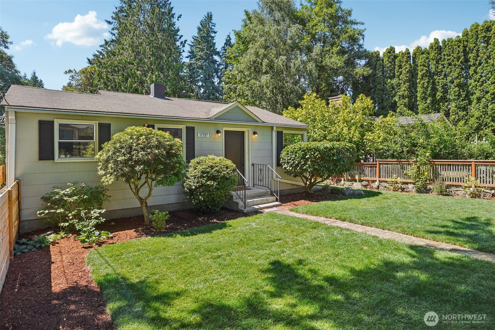 11737 38th Avenue NE, Seattle, WA 98125