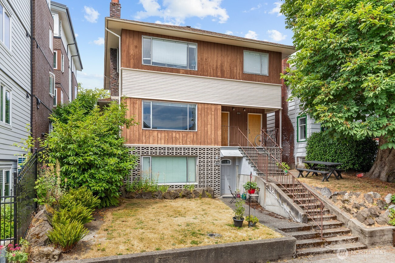 4745 18th Avenue NE, Seattle, WA 98105