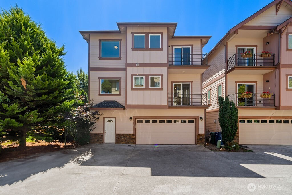 810 5th Avenue NW, Issaquah, WA 98027