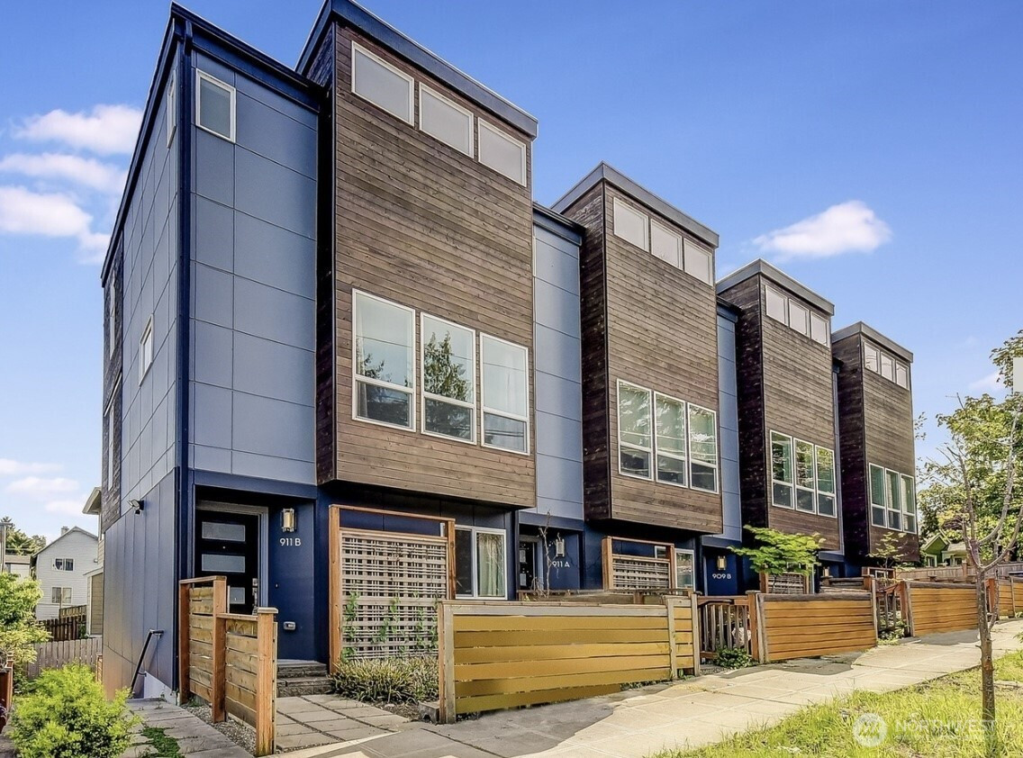 911 N 104th Street, Seattle, WA 98133