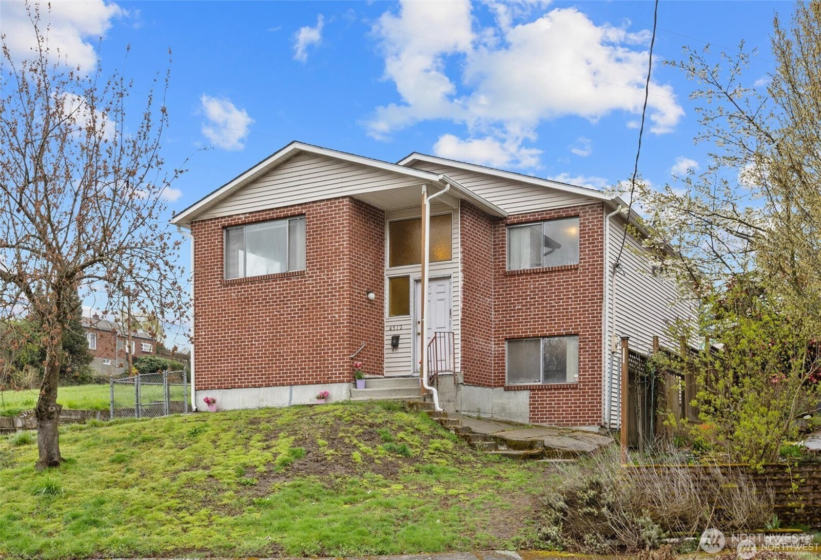 4512 10th Avenue S, Seattle, WA 98108