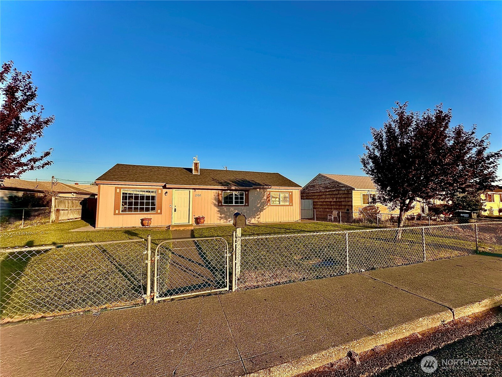 1708 N 17th Ave, Pasco, WA 99301