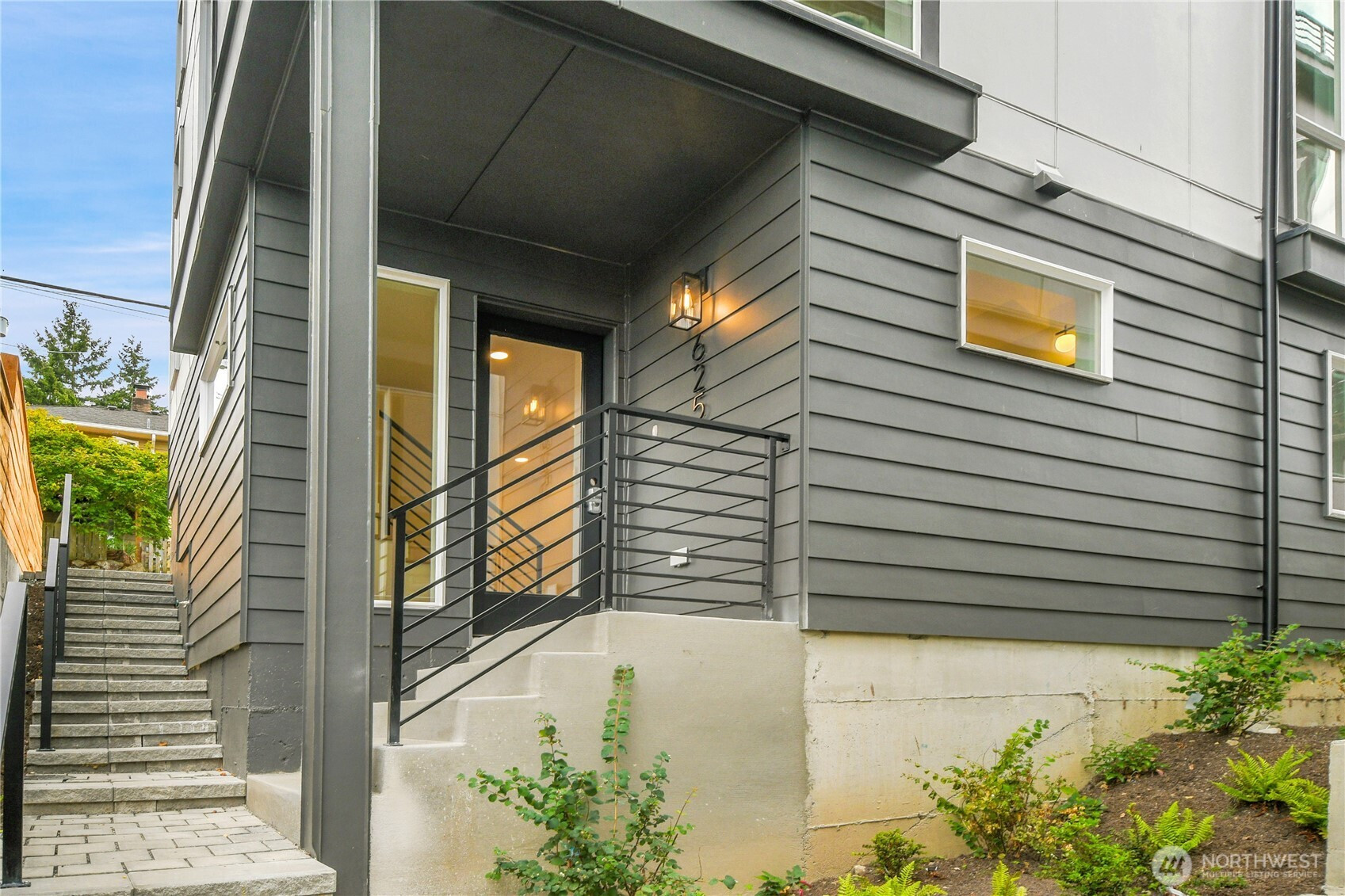 625 W Emerson Street, Seattle, WA 98119