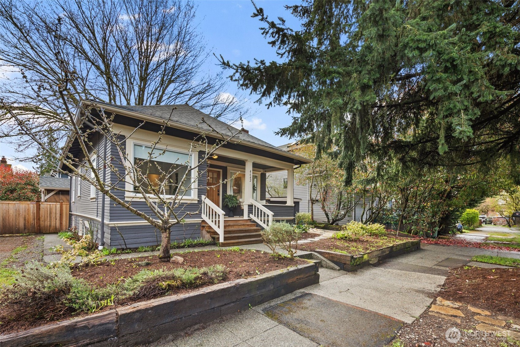 4642 Eastern Avenue N, Seattle, WA 98103