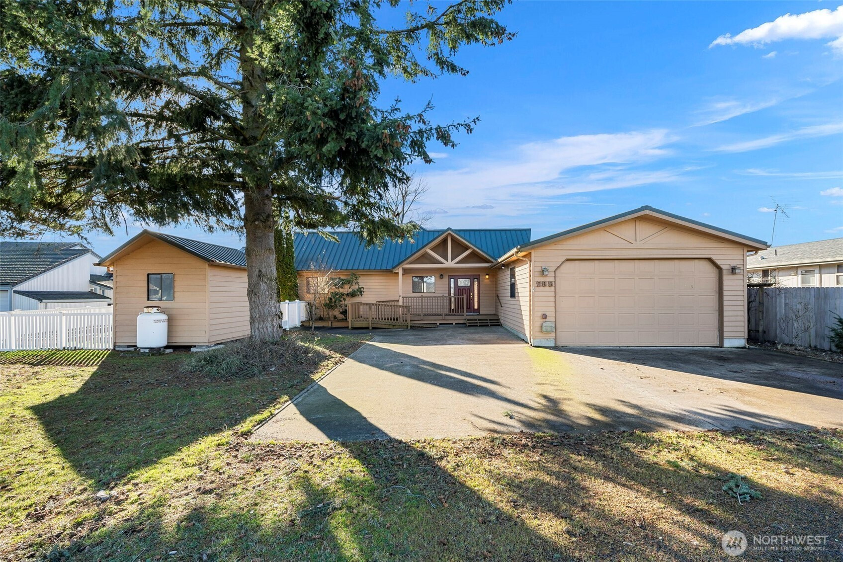 285 W Sunny Sands Road, Cathlamet, WA 98612