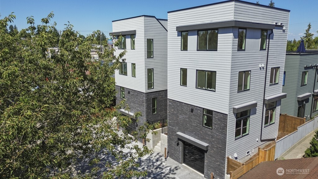 7739 15th Avenue NE, Seattle, WA 98115
