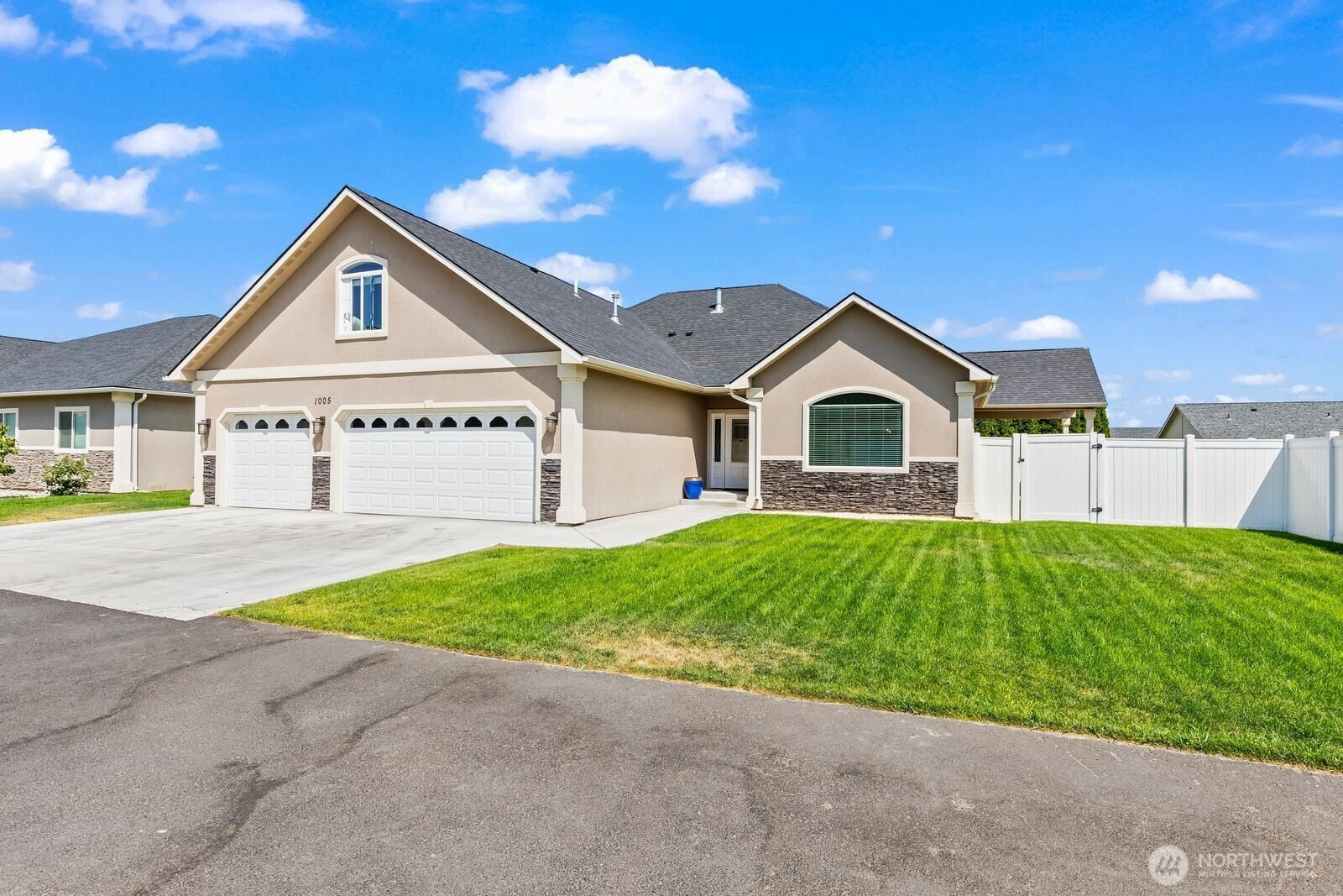 1005 Sawyer Place, Yakima, WA 98908