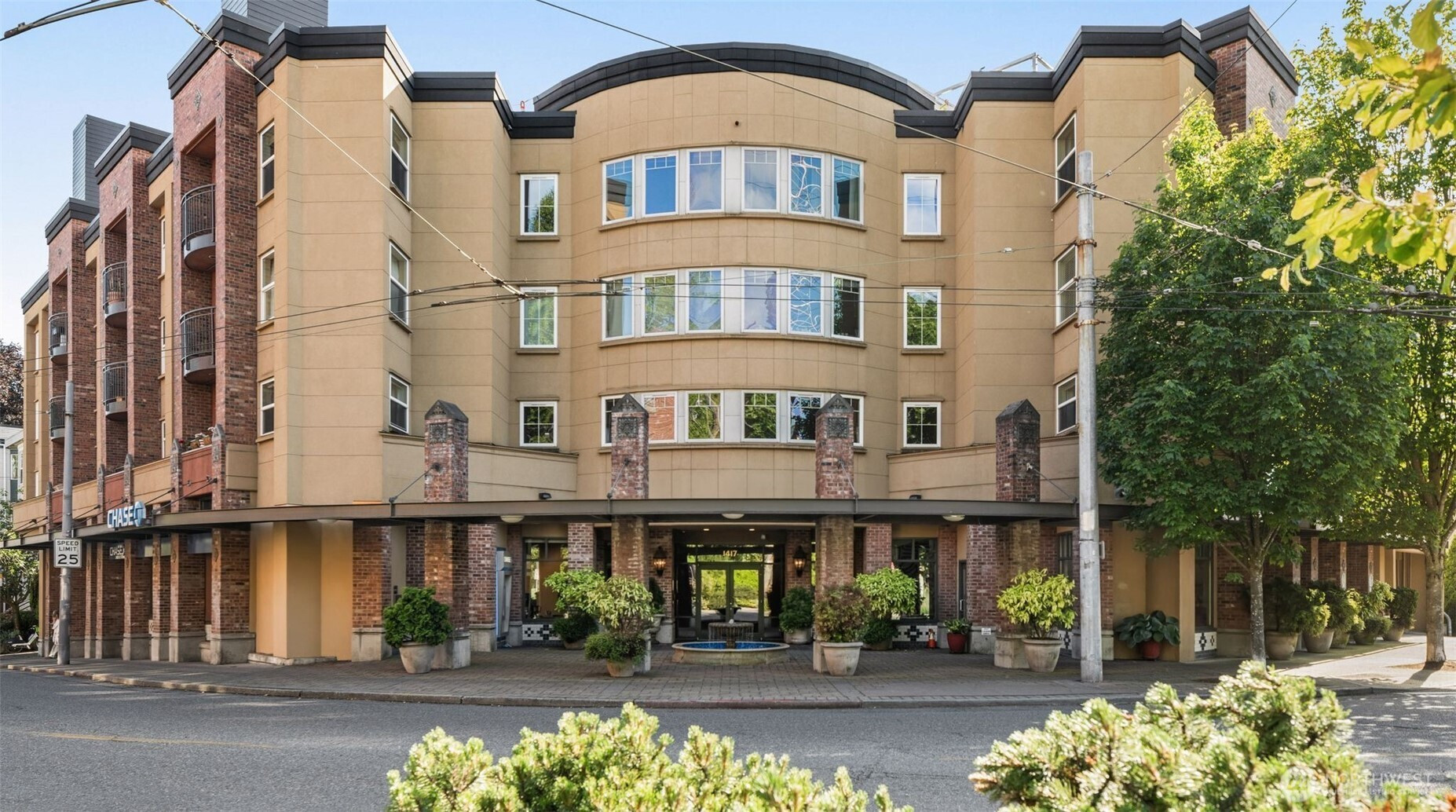 1417 Queen Anne Avenue N, Seattle, WA 98109