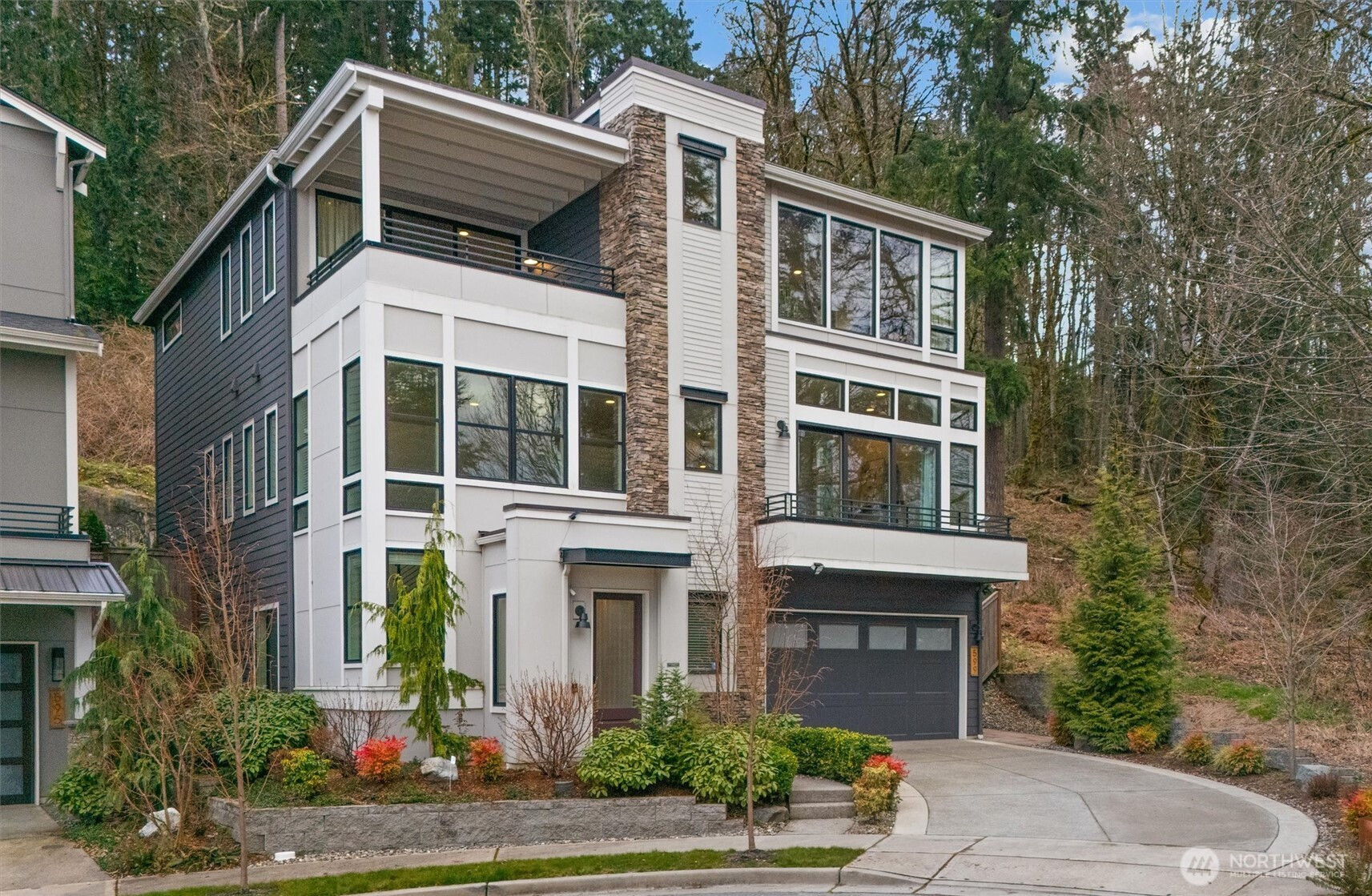 599 Viewcrest Drive NW, Issaquah, WA 98027