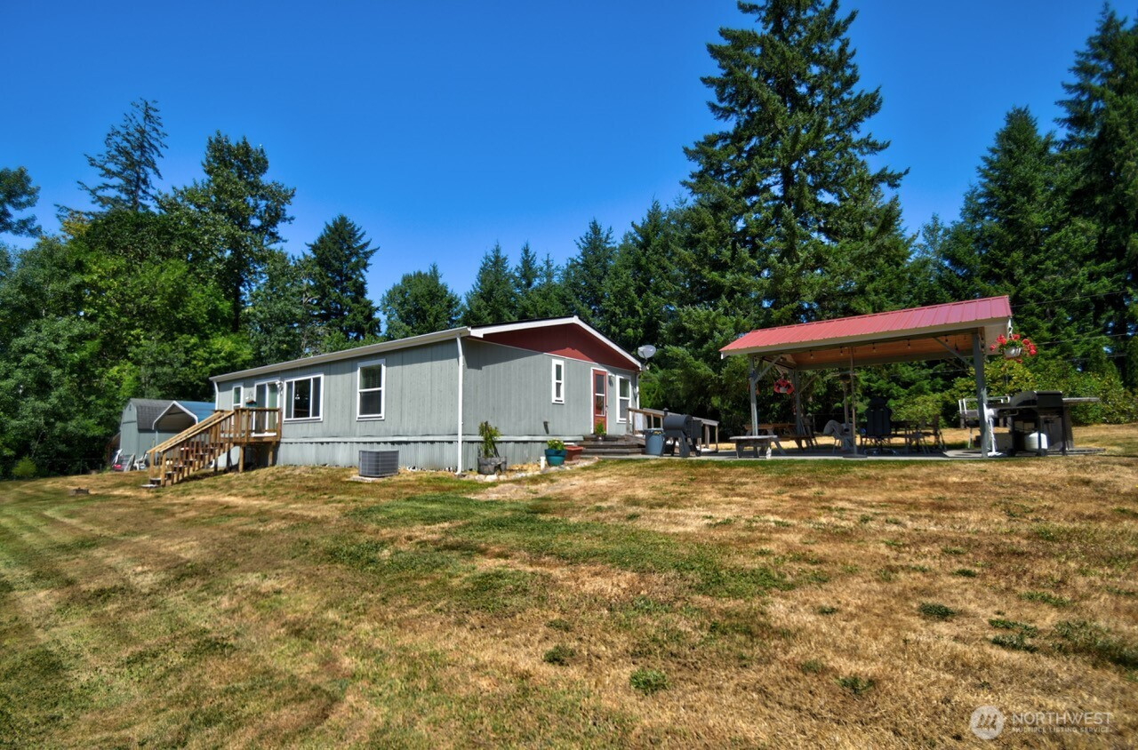 930 Tipsoo Loop N, Rainier, WA 98576