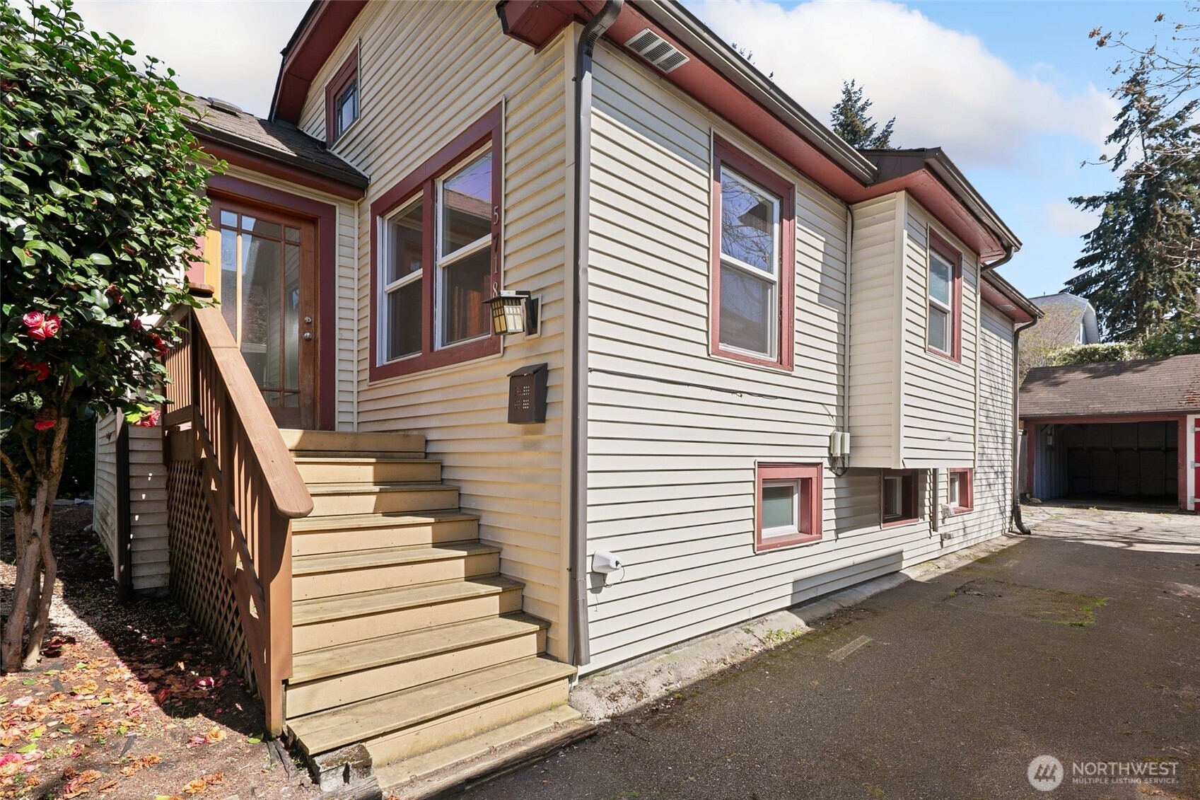 5718 25th Avenue NE, Seattle, WA 98105