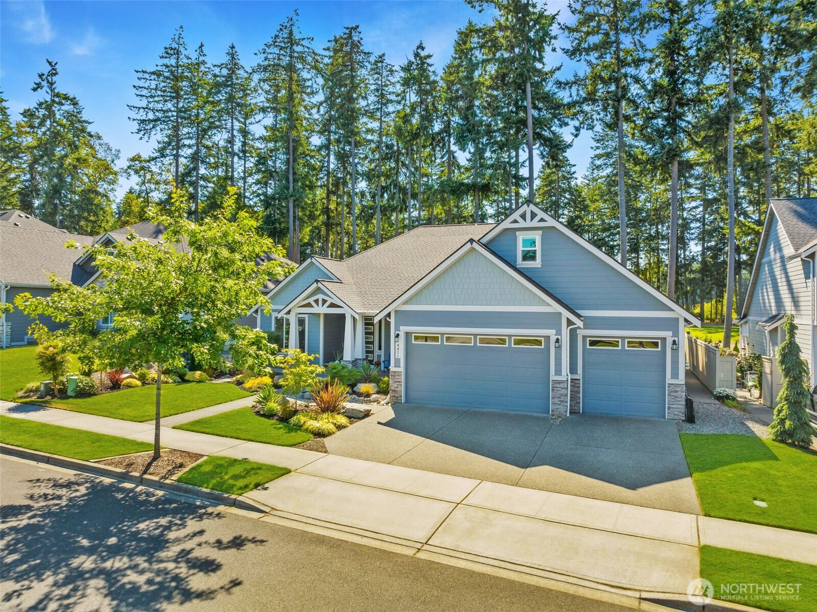 4411 Caddyshack Drive NE, Lacey, WA 98516