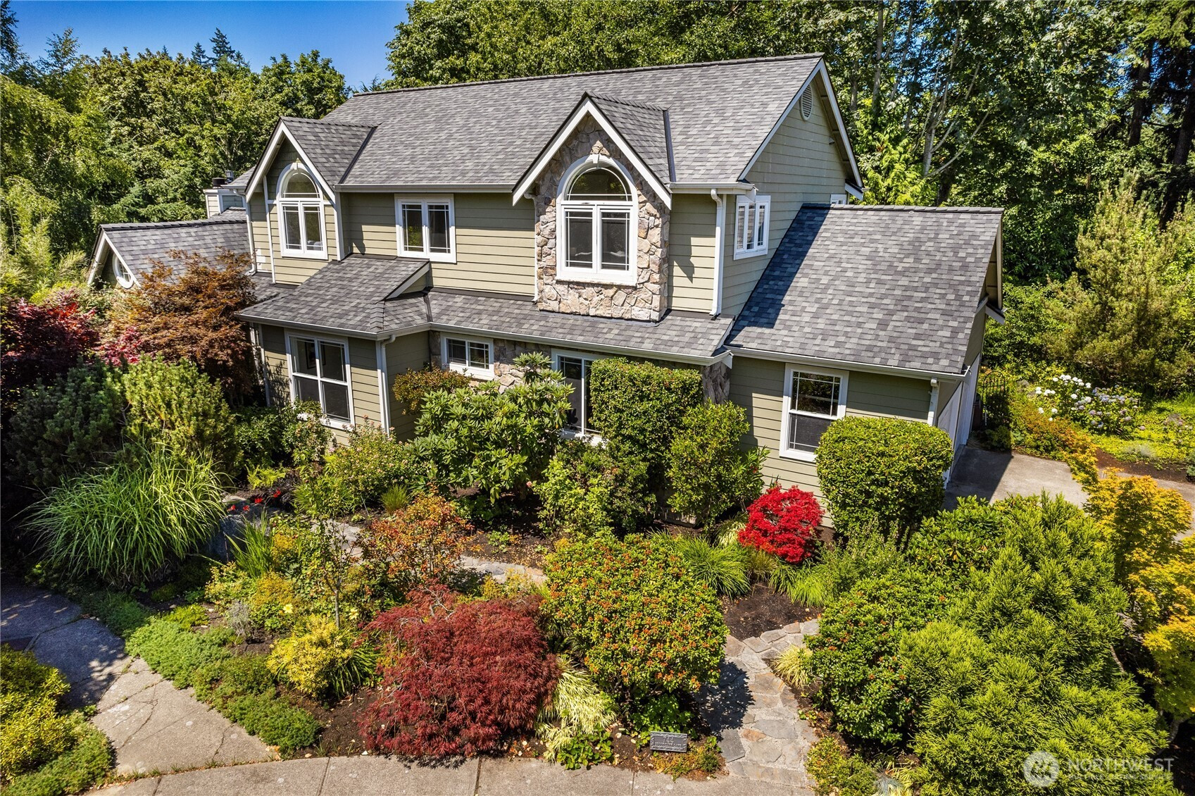 744 Brookcliff Lane NE, Bainbridge Island, WA 98110