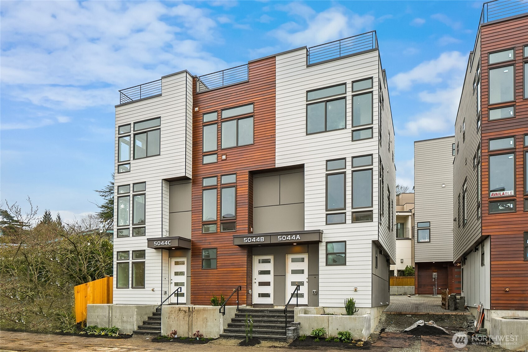 5044 Sand Point Place NE, Seattle, WA 98105