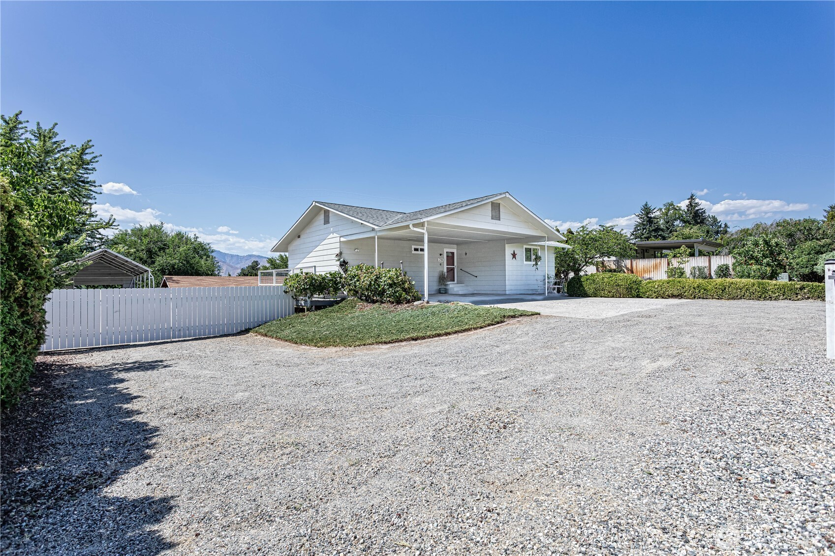 216 Ridgemont Drive, East Wenatchee, WA 98802