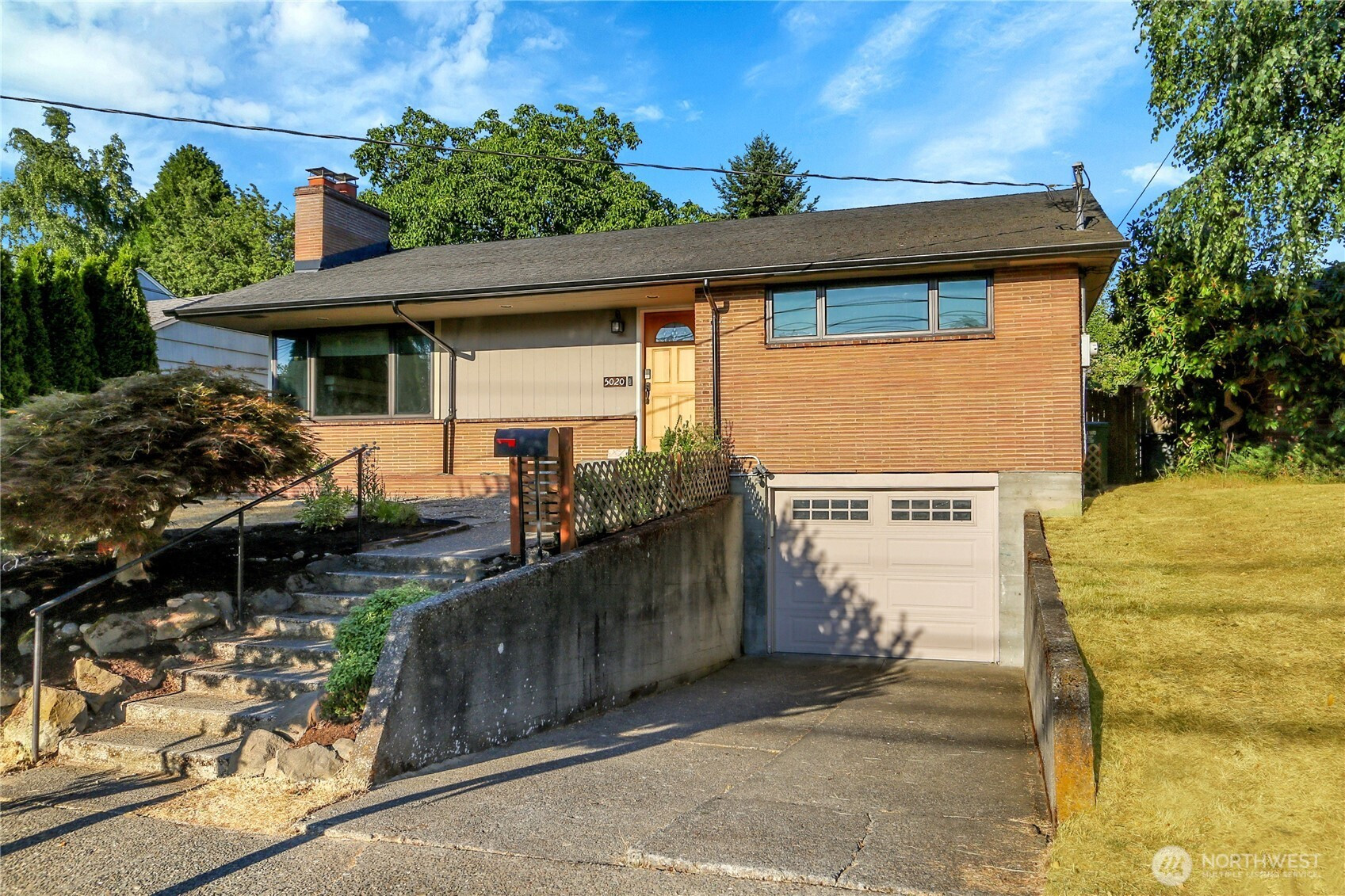 5020 47th Avenue NE, Seattle, WA 98105