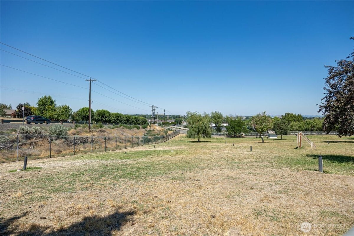 28605 N Dallas Road, Richland, WA 99352