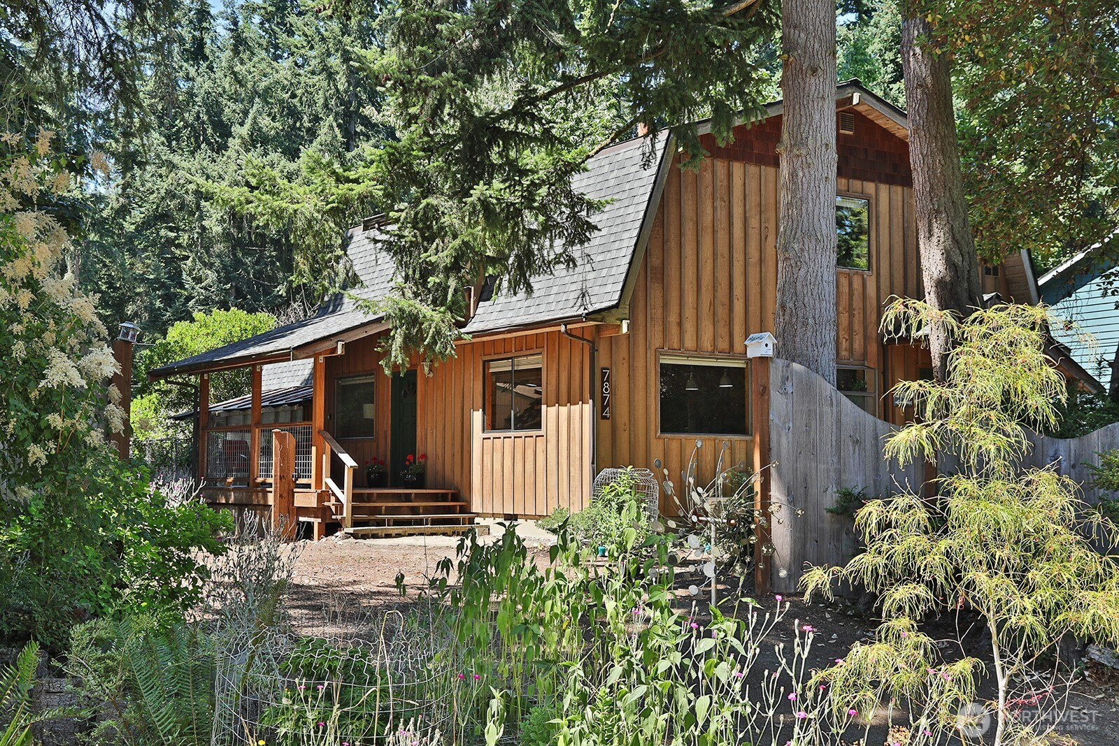 7874 Blakely Avenue, Clinton, WA 98236