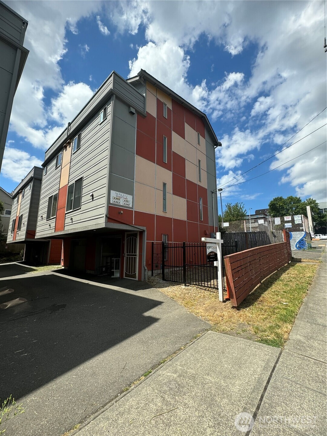 4355 8th Avenue NE, Seattle, WA 98105