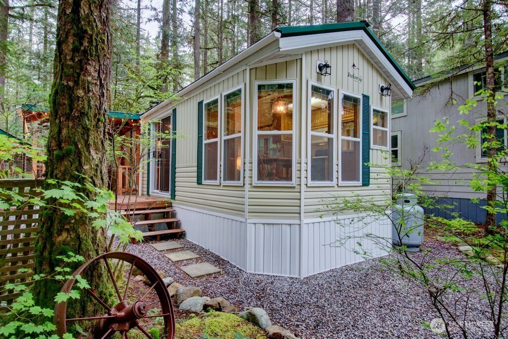 300 6 Schinn Canyon Drive, Deming, WA 98244