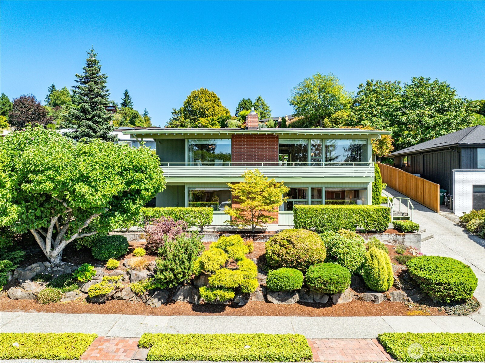 8712 Fauntlee Crest SW, Seattle, WA 98136