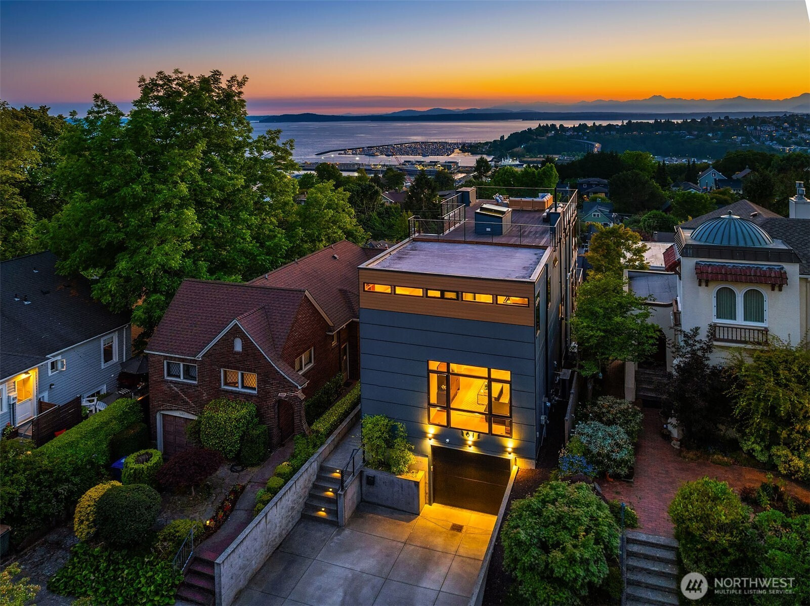 1611 9th Avenue W, Seattle, WA 98119