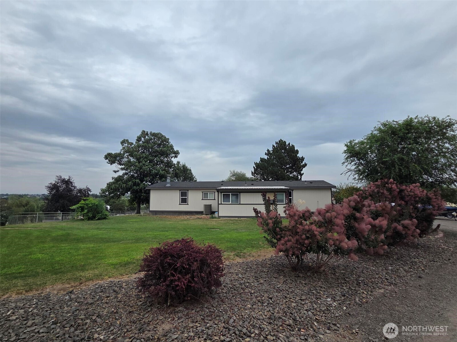 28605 N Dallas Road, Richland, WA 99352