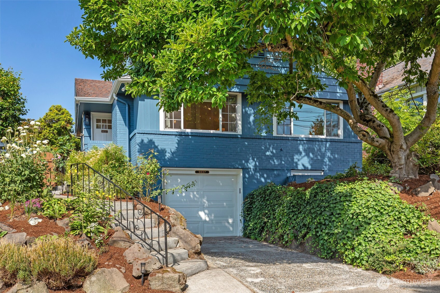 5037 38th Avenue NE, Seattle, WA 98105