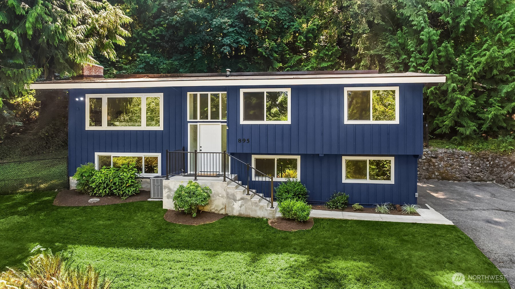 895 Wildwood Boulevard SW, Issaquah, WA 98027