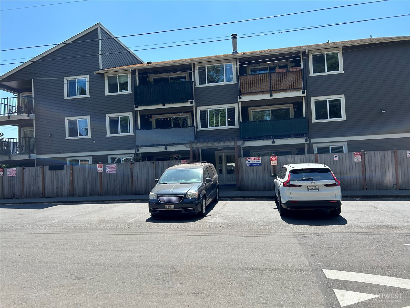 939 N 101st Street, Seattle, WA 98133