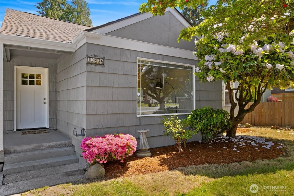 10236 1st Avenue S, Seattle, WA 98168