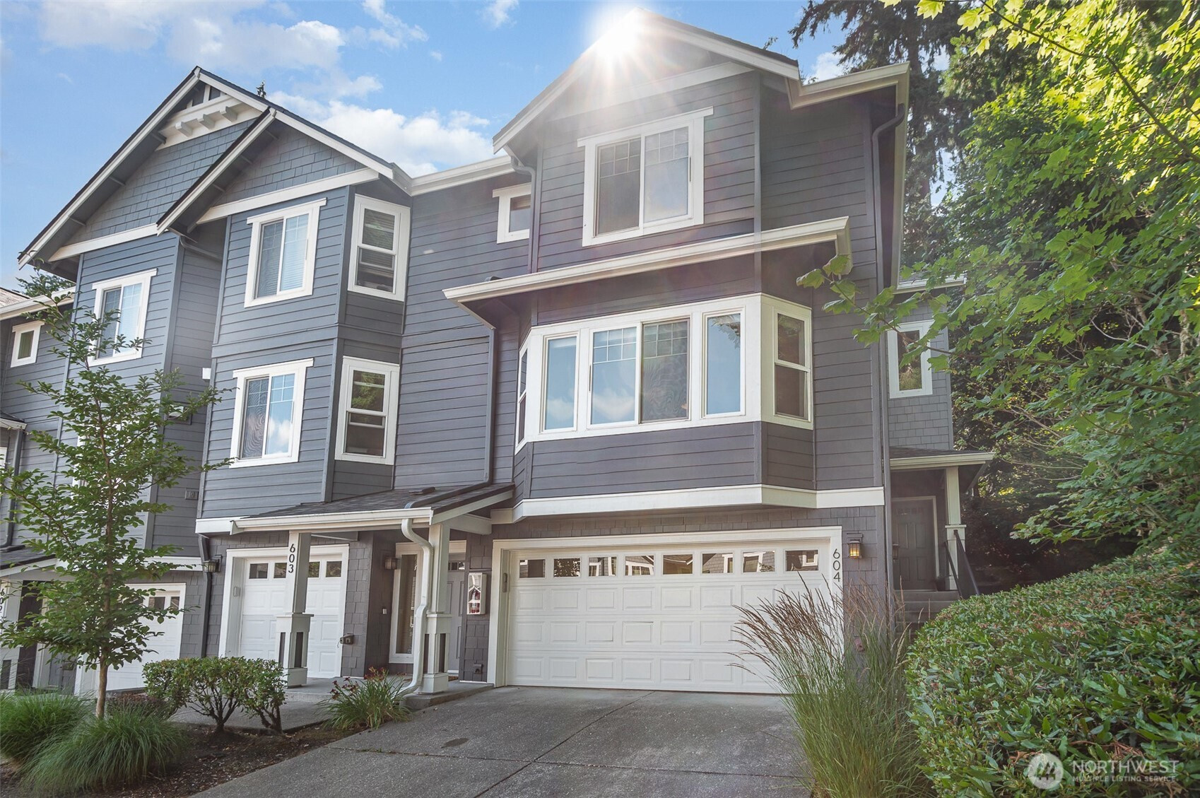 5523 Lakemont Boulevard SE, Bellevue, WA 98006