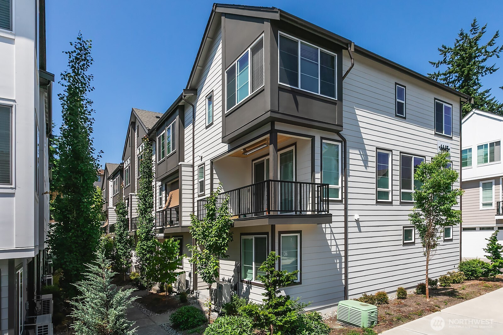 6645 NE 189th Court, Kenmore, WA 98012