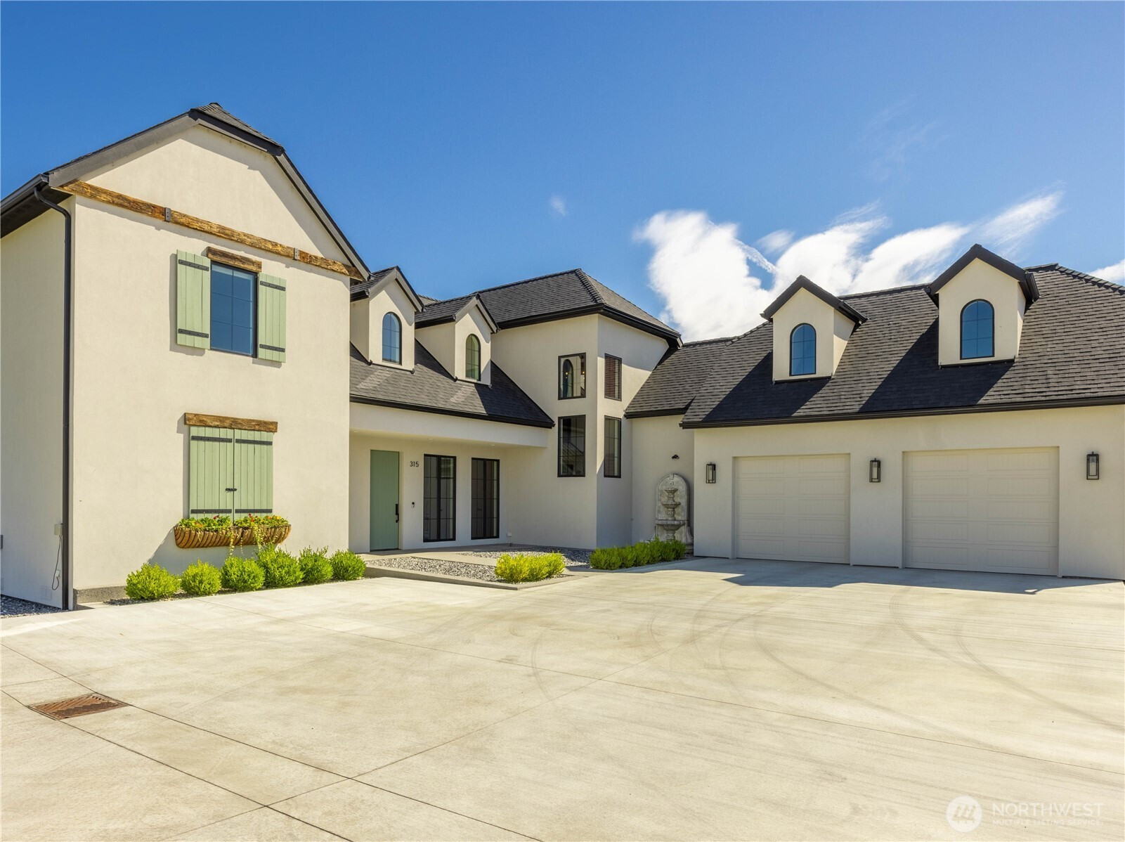 315 Pugsley Place NW, East Wenatchee, WA 98802