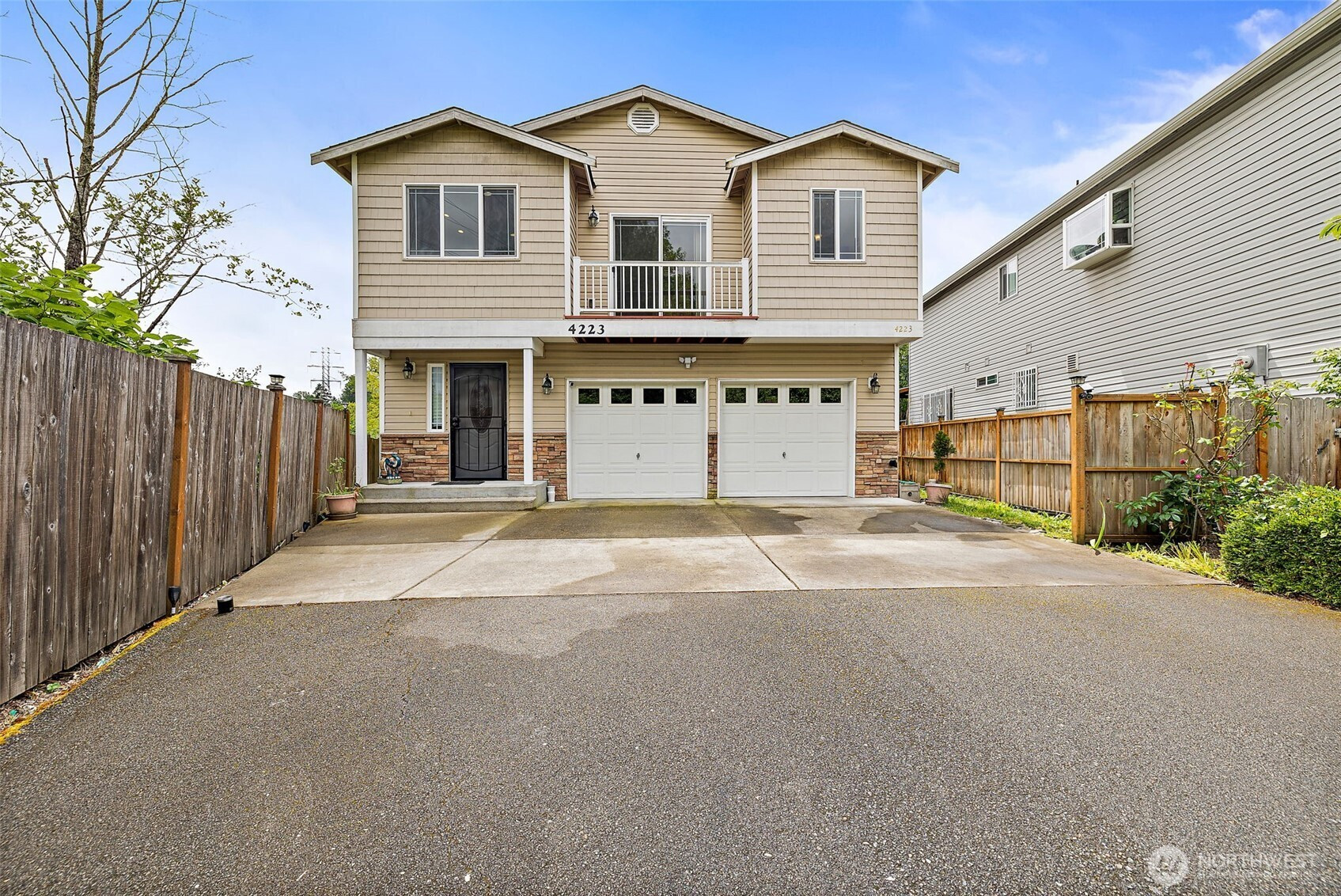 4223 S Cloverdale Street, Seattle, WA 98118