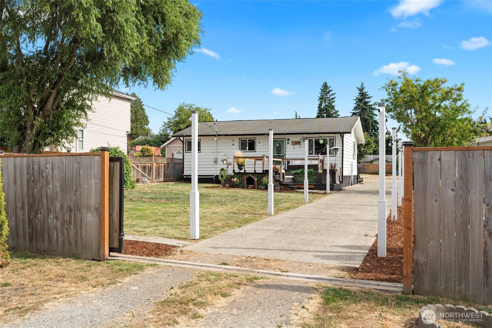 2123 S 252nd Street, Des Moines, WA 98198