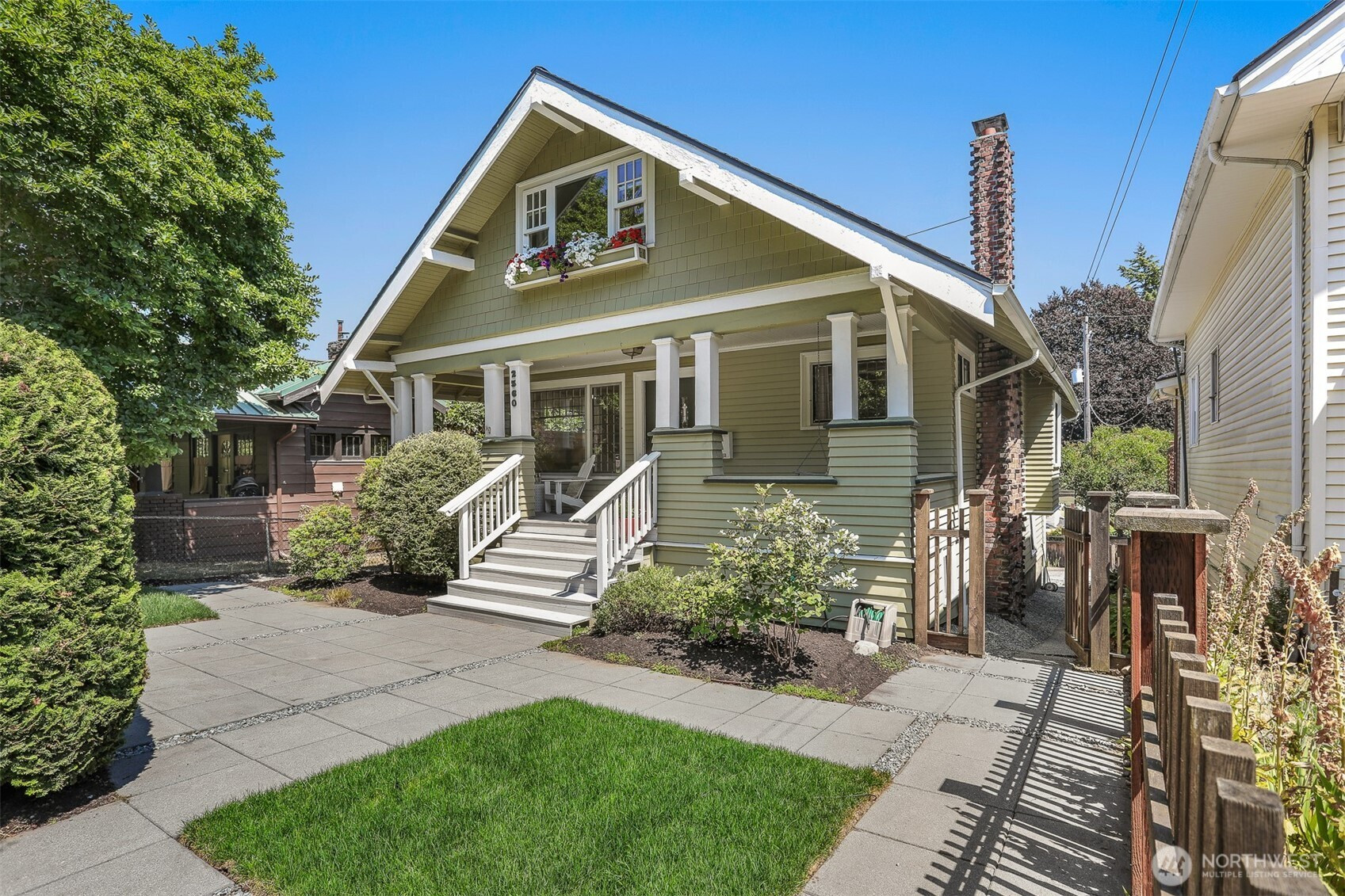 2560 5th Avenue W, Seattle, WA 98119