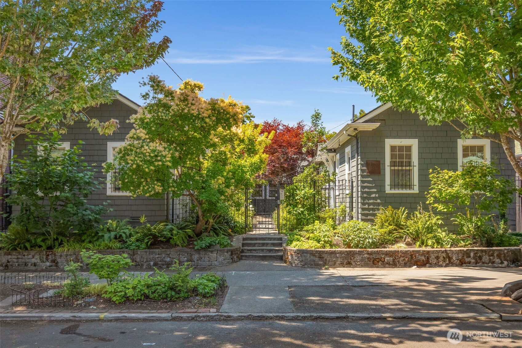 421 10th Avenue E, Seattle, WA 98102