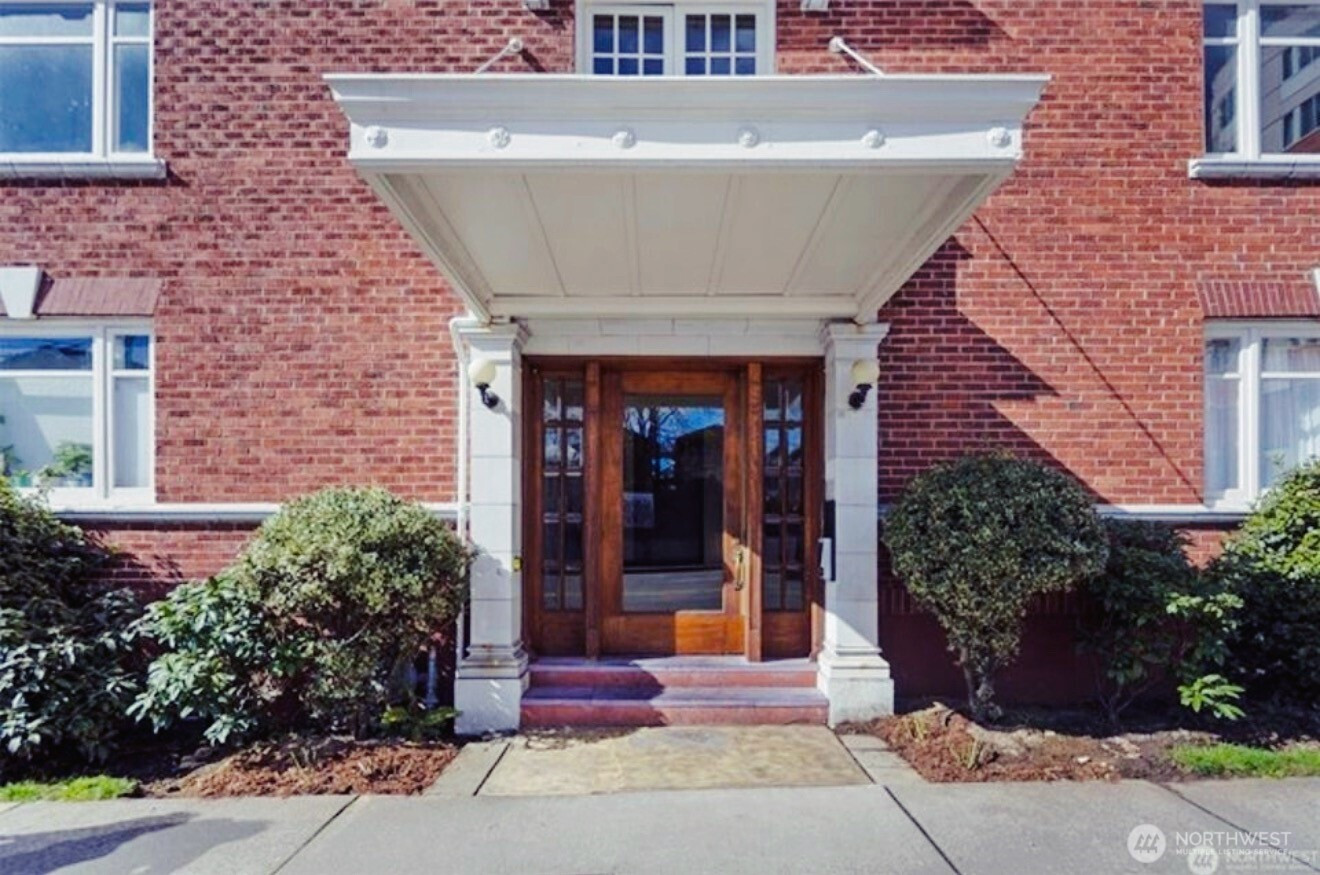 4725 15th Avenue NE, Seattle, WA 98105