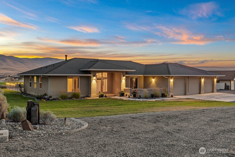 827 Desert Aire Drive SW, Mattawa, WA 99349