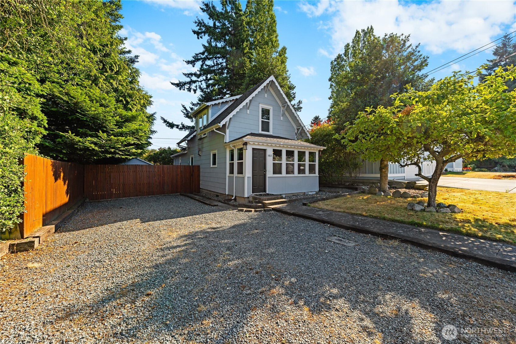 1413 14th St, Anacortes, WA 98221