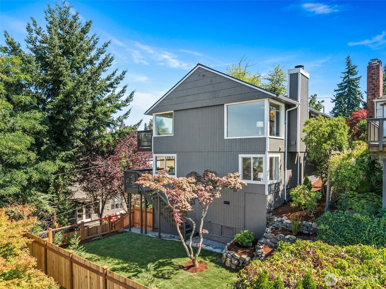 2800 W Elmore Place, Seattle, WA 98199
